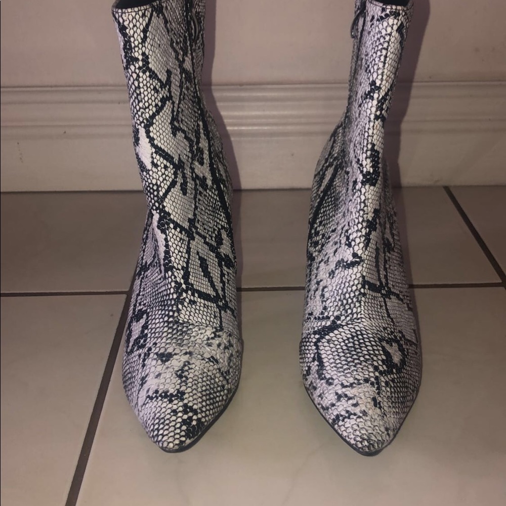 Snakeskin boots - Picture 2 of 3
